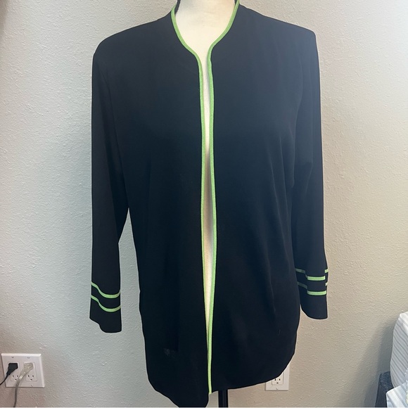 Exclusively Misook Lightweight Sweater - Picture 1 of 5